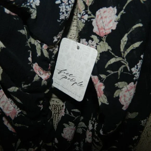 Free People New Final Rose Floral Balloon Sleeve Blouse Black  Sz L (R-17) - Picture 4 of 6